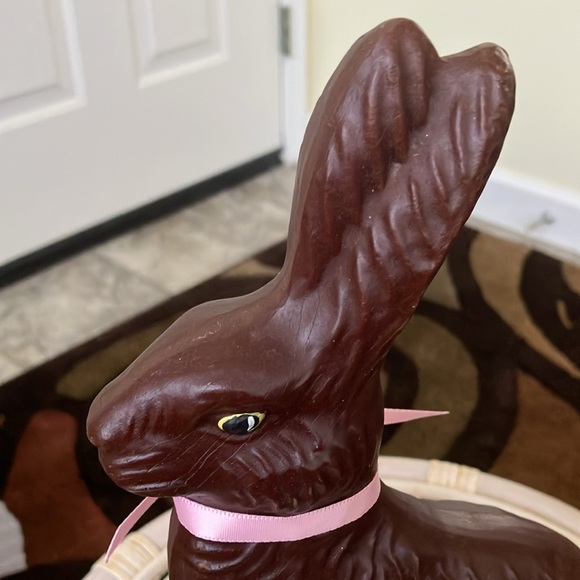 VINTAGE SC  FAUX CHOCOLATE RESIN HAND PAINTED RABBIT PINK BOW & FLOWERS USA MADE - Picture 9 of 15